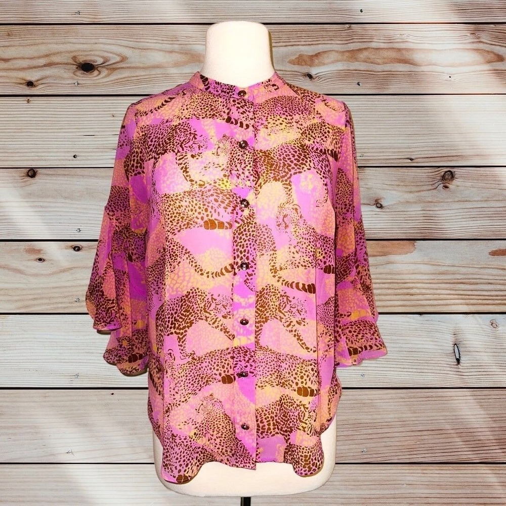 D1 Cabi Pink Women's Print flutter Sleeve Button Down Size Small leopard